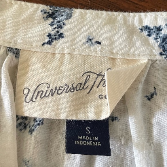 Universal Thread White and Blue Floral Long Sleeve Blouse Size Small - Picture 6 of 6